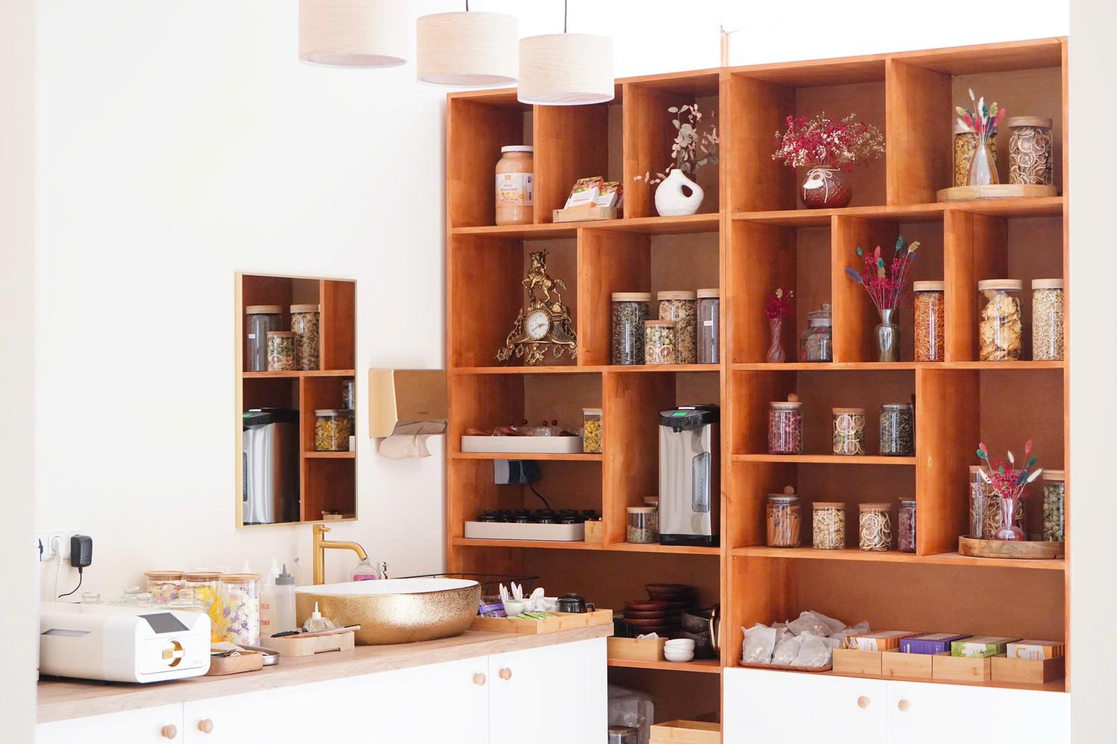 Spa-Behandlungsraum bei Elio's Nails & Spa Hamburg – natürliche Pflegeprodukte und kosmetische Fußpflege Zutaten